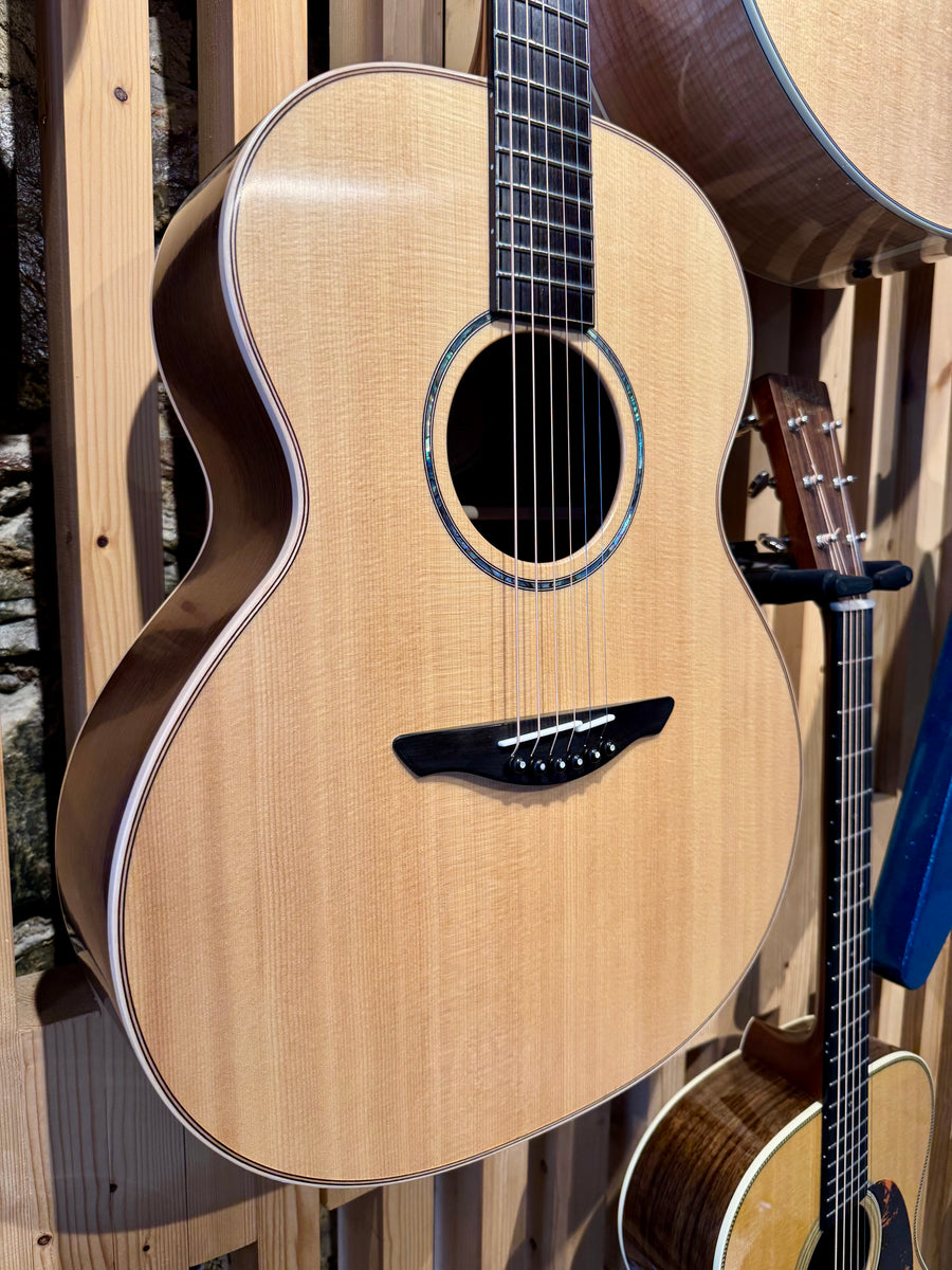 Avalon A32 Performer Series ~ Spruce / Wenge S/N 3023 – Windmill